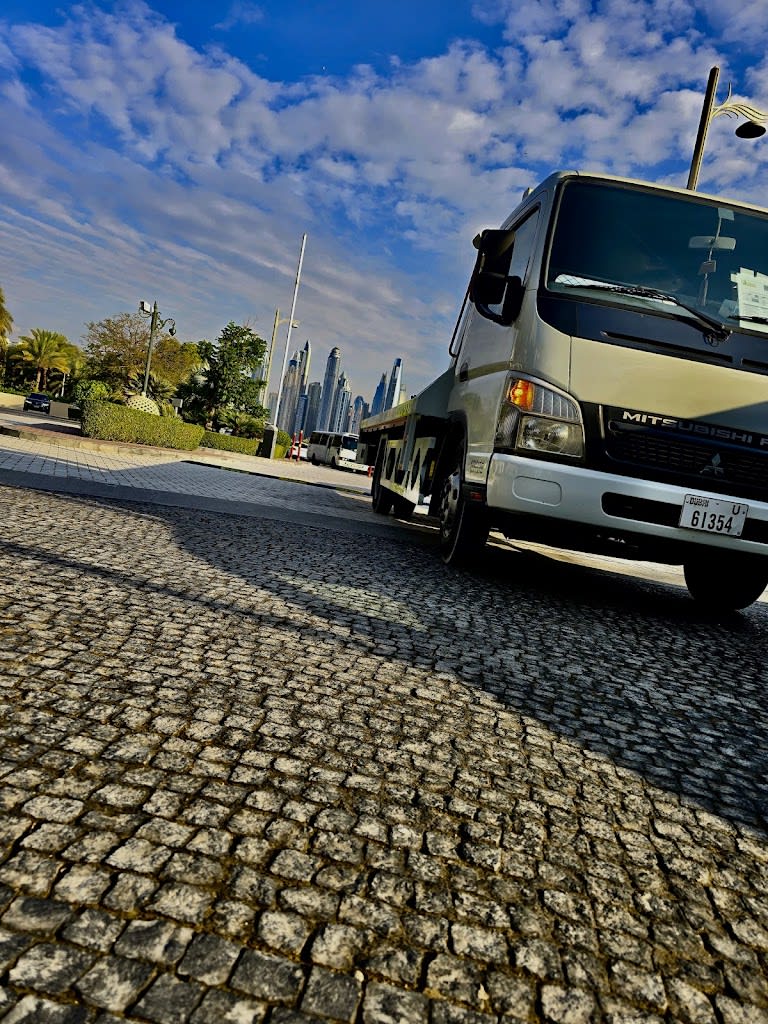 Usama best car recovery/towing Service near me Sharjha/Dubai Qusais Deira downtown business bay jumeirah