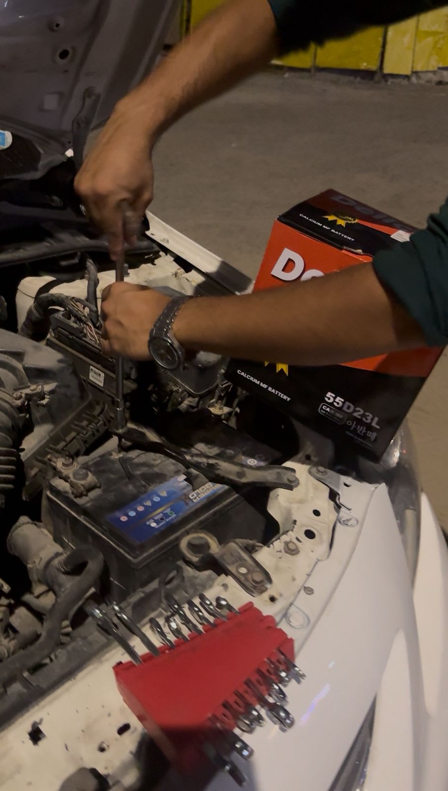 Fast Car Battery Replacement in Abu Dhabi — Car battery store in Abu Dhabi