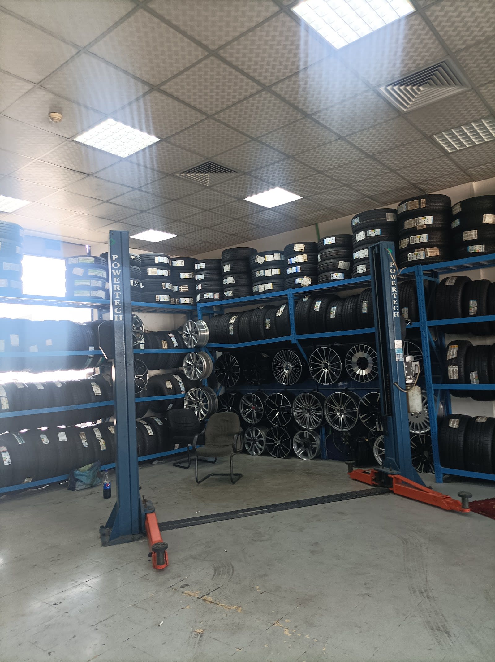 Tyre & Battery Repair and Replacement - 24 Hour Emergency Tyre & Battery Service — Tire shop in Dubai