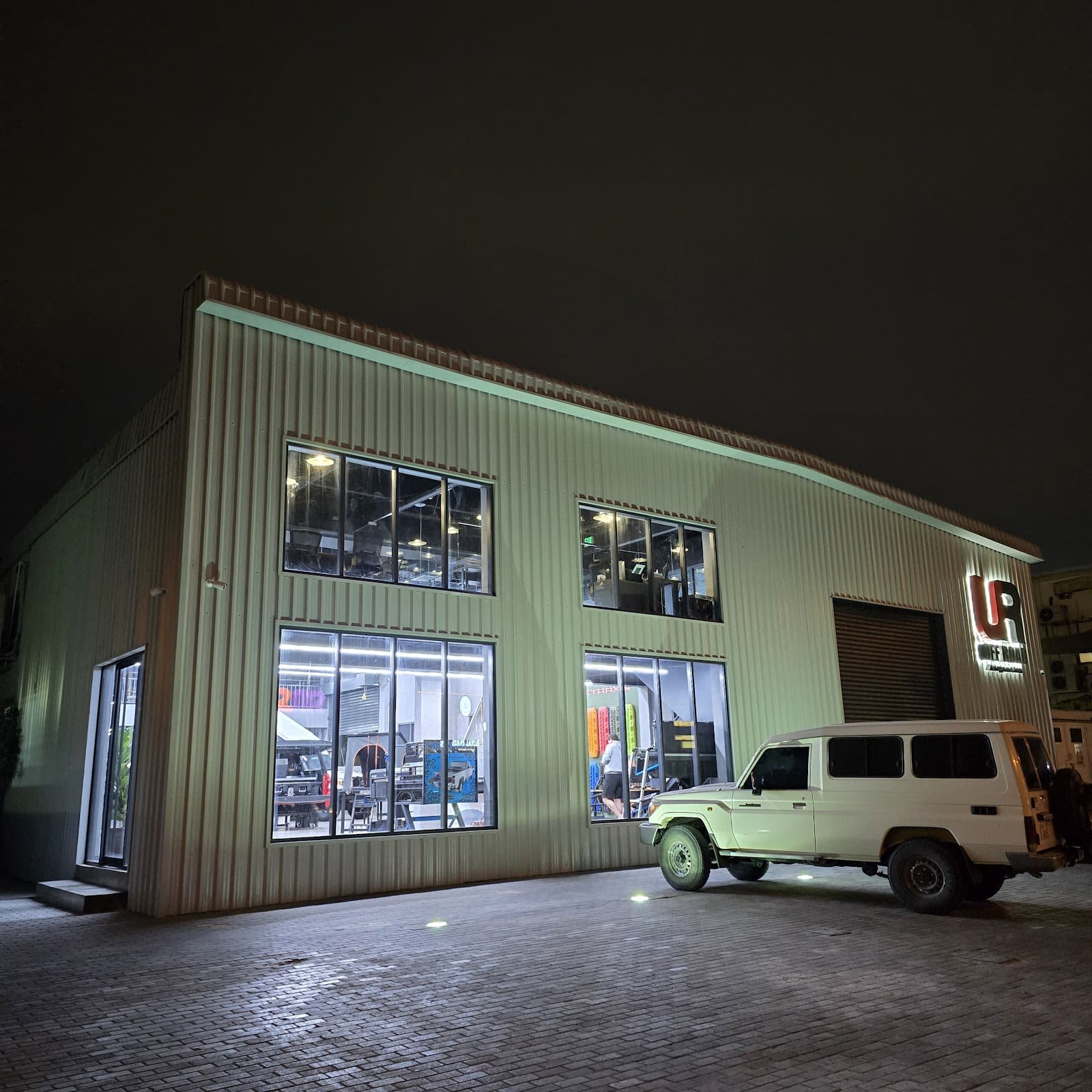 UR OFF ROAD — Auto parts store in Dubai