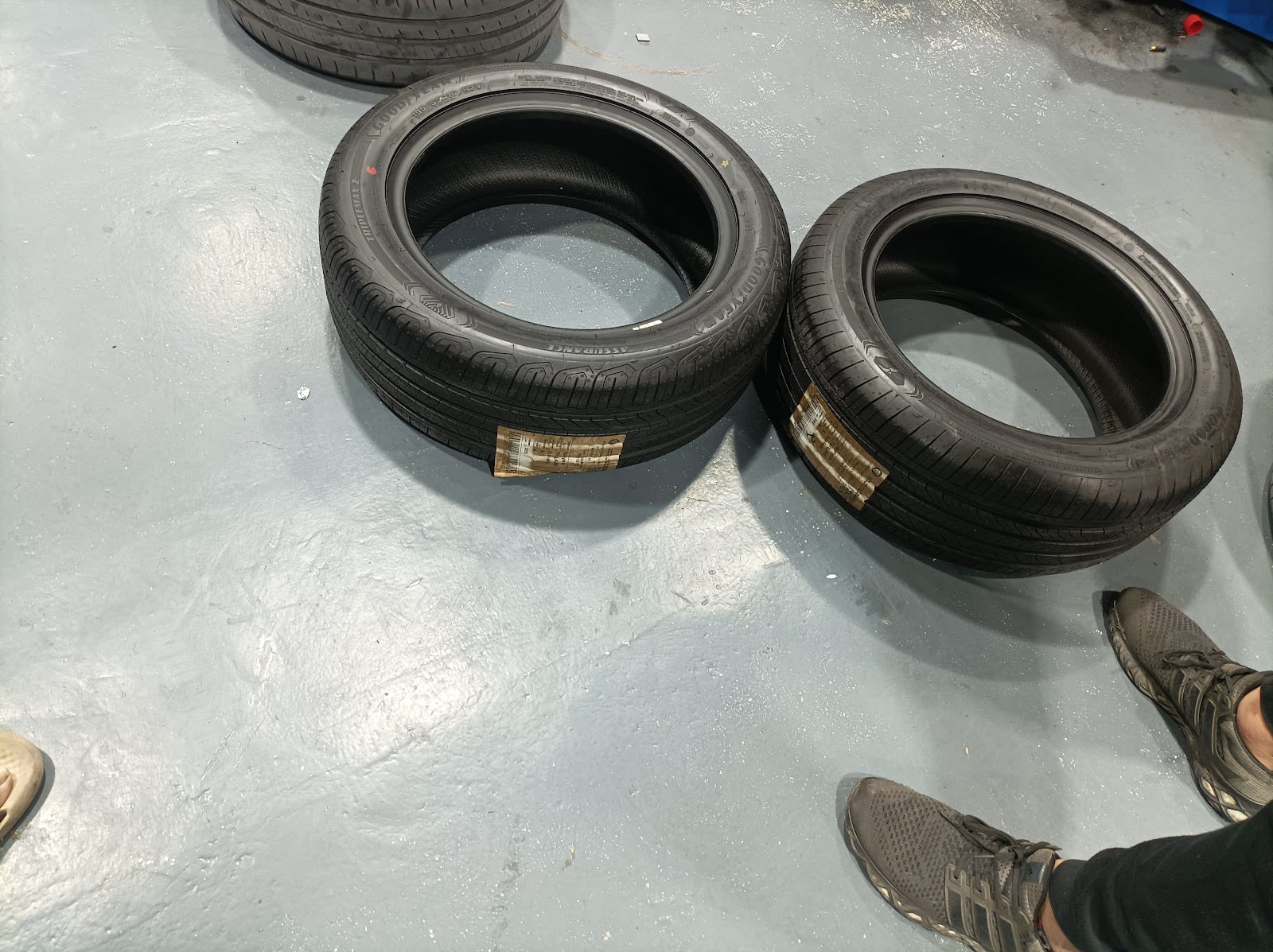 Car Tires an Batteries- Emergency Tyre & Battery Change Service — Tire shop in Dubai