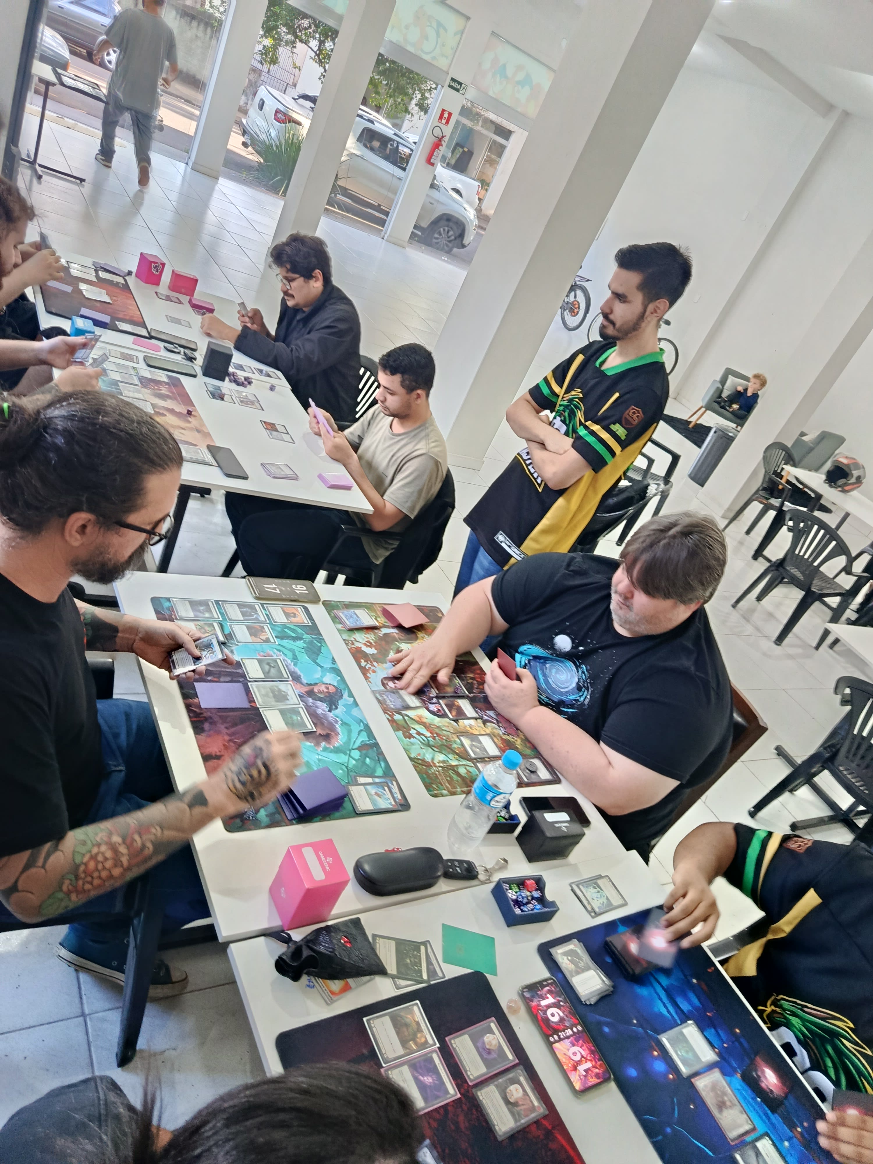 Jogadores da comunidade Cianorte Card Masters reunidos para Silver Age — foto 4