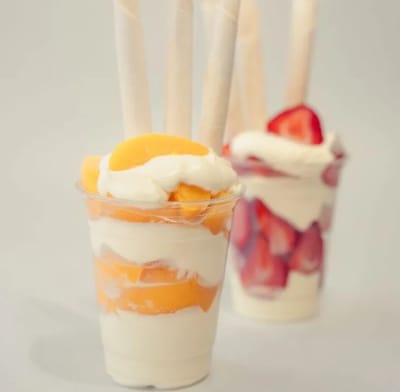Fresas/Duraznos con crema