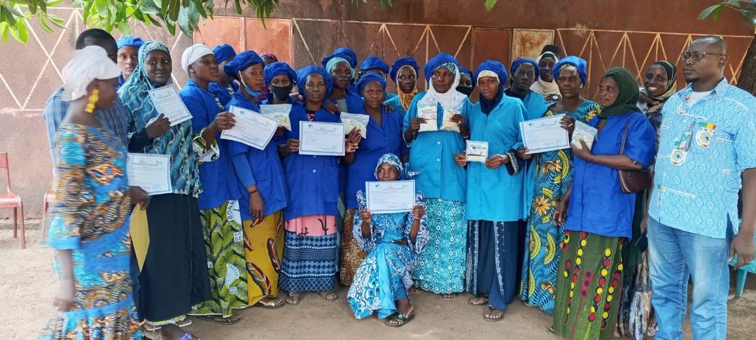 la remise des attestation aux participantes