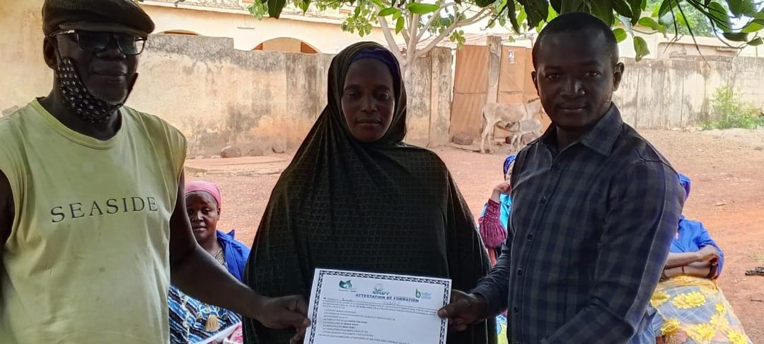 la remise des attestation aux participantes
