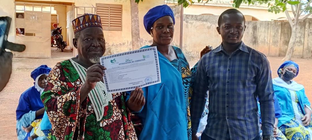 la remise des attestation aux participantes