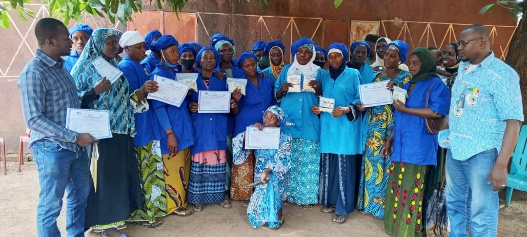 la remise des attestation aux participantes