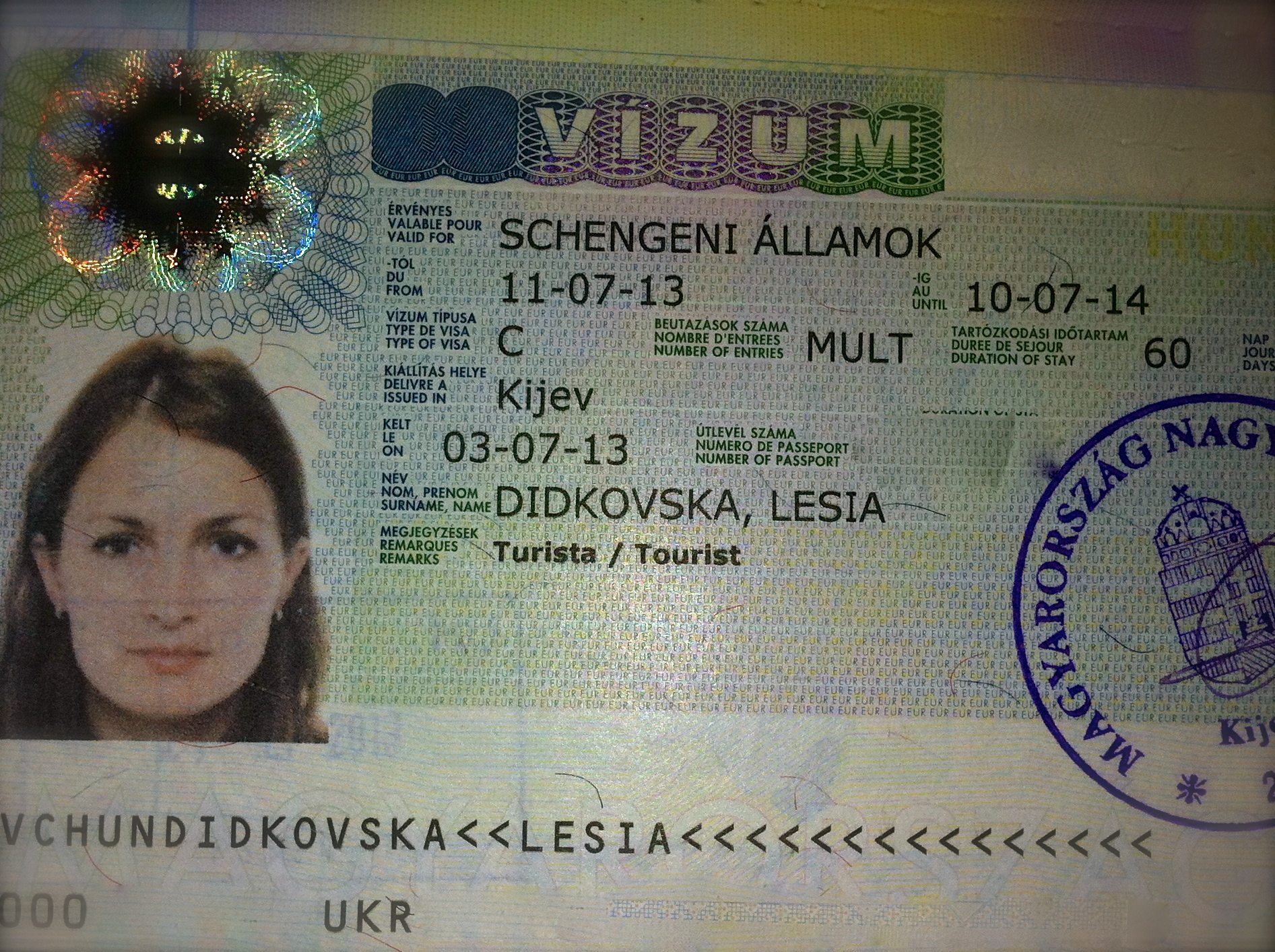 Шенгенская виза россиянам сейчас. Шенген виза Венгрия. Как выглядит шенгенская виза Венгрии. Шенгенская виза Венгрия 2022. Венгерская мультивиза.