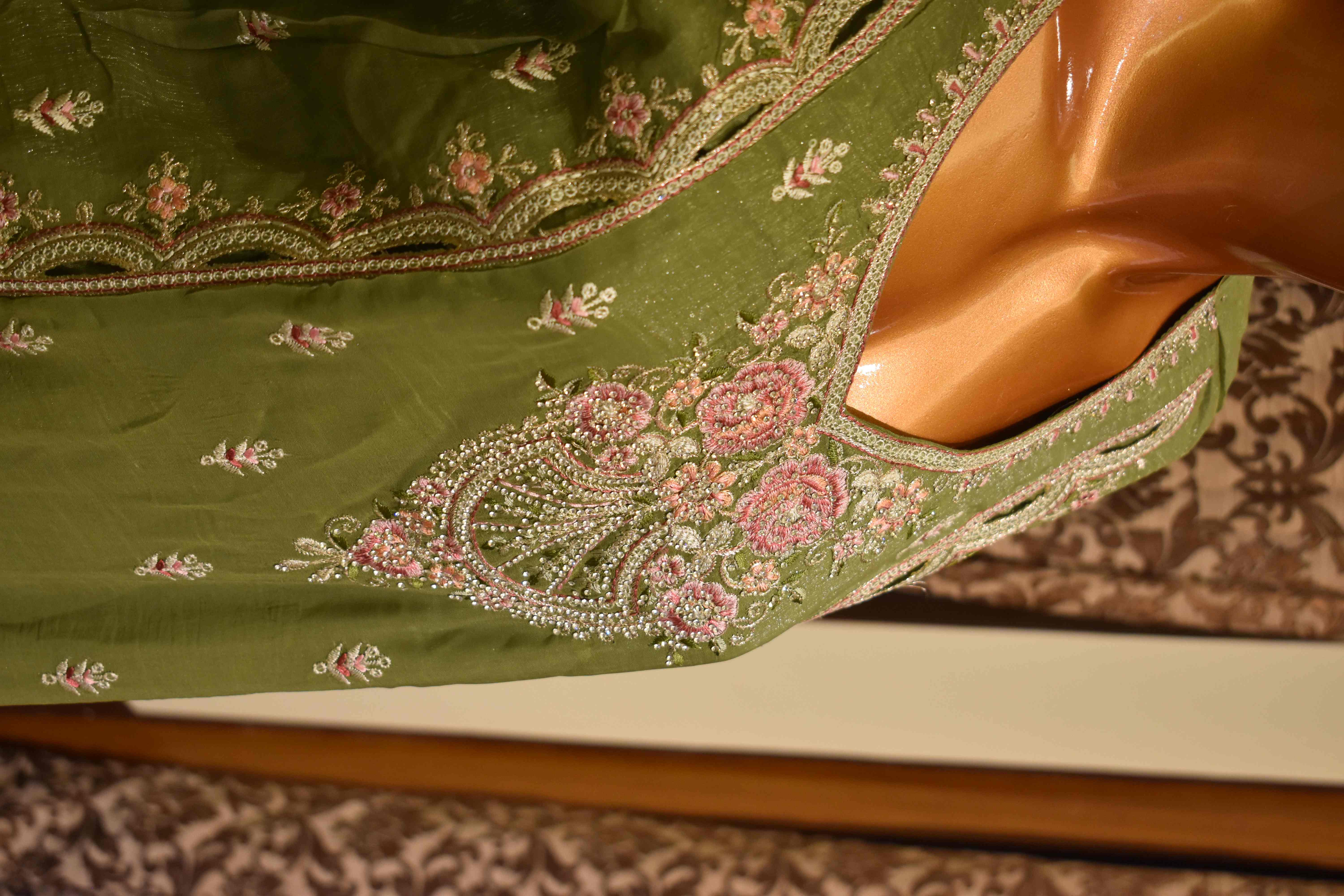 Pakistani Salwar Suit N012 - Image 2