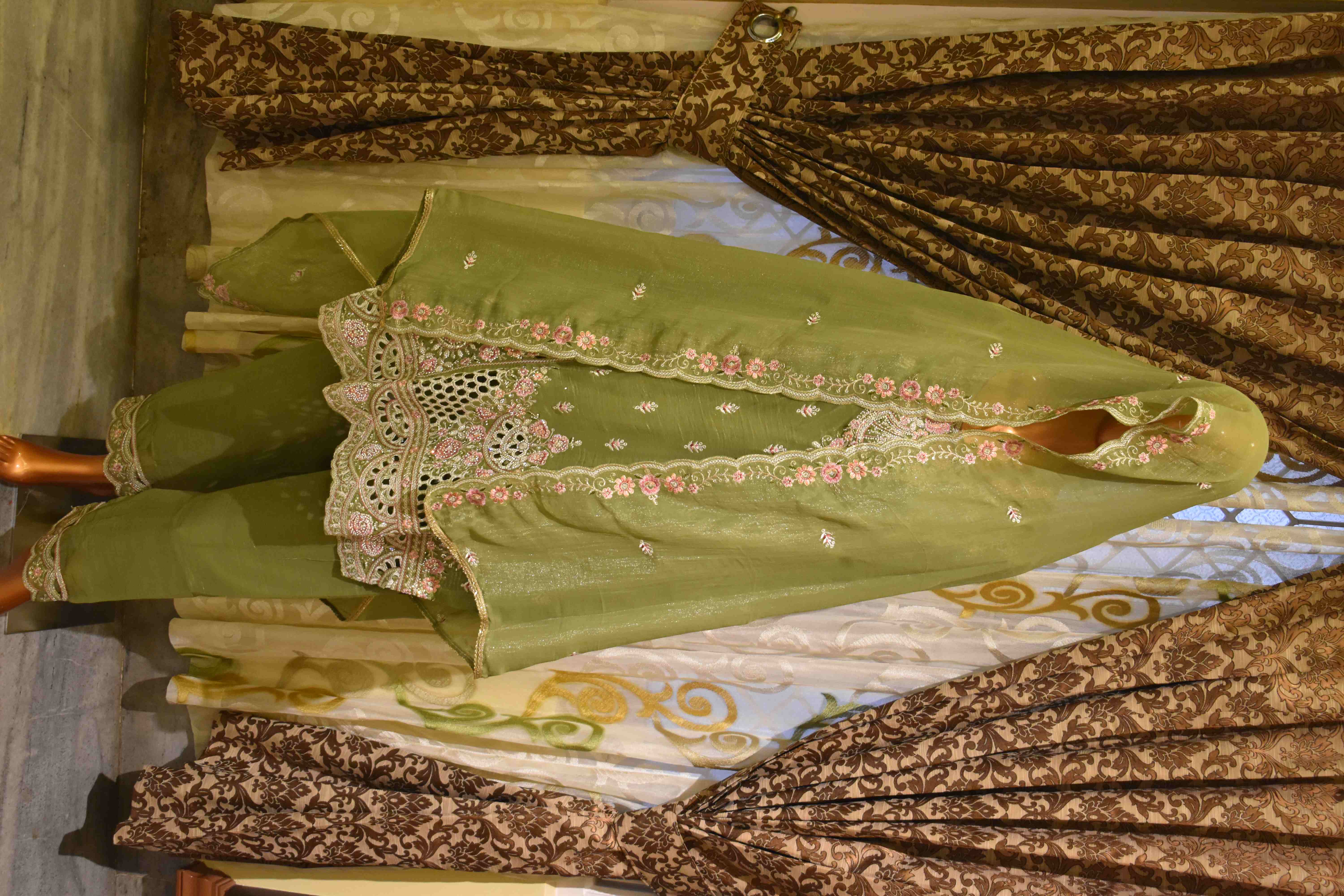 Pakistani Salwar Suit N012 - Image 5