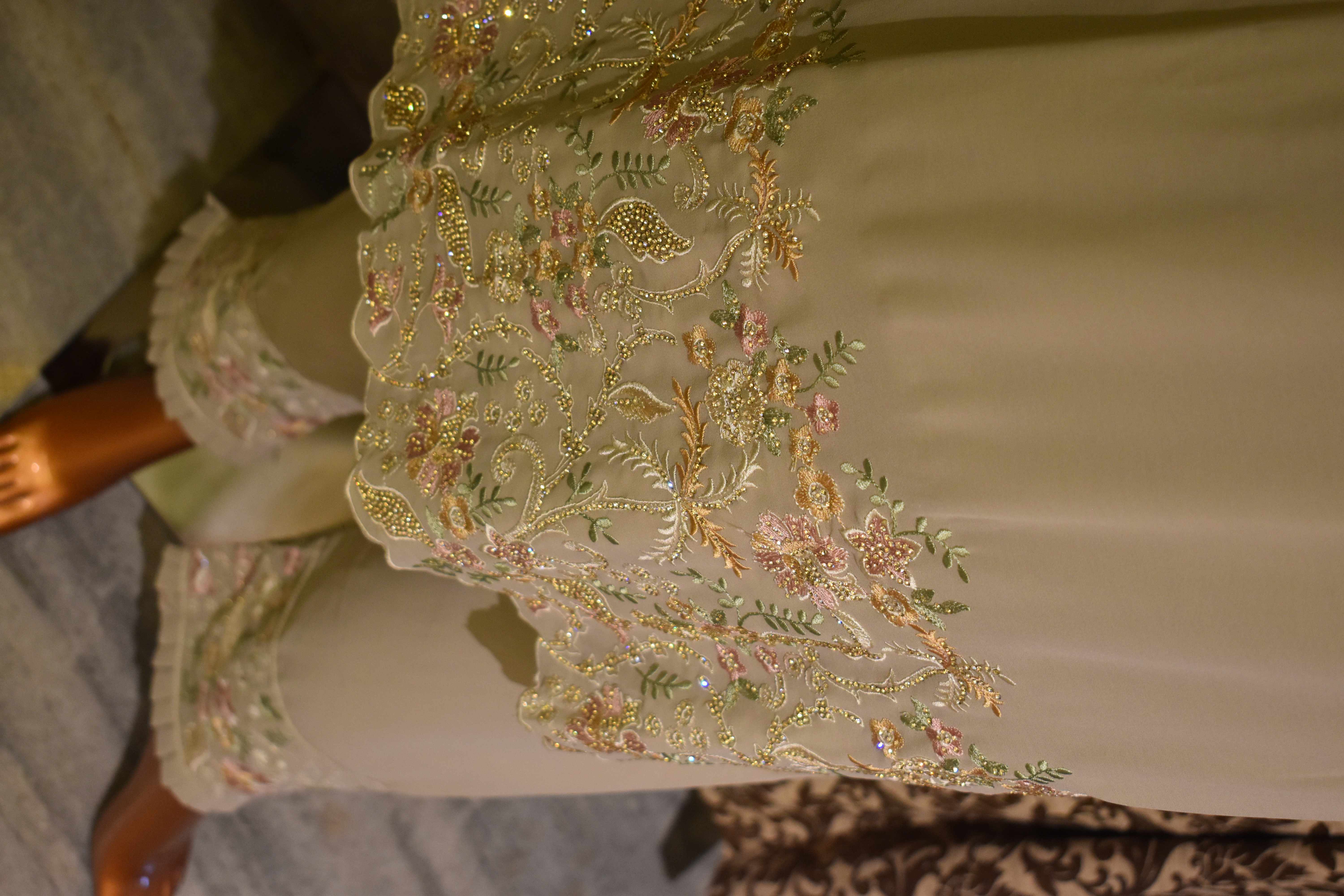 Pakistani Salwar Kameez N09 - Image 4