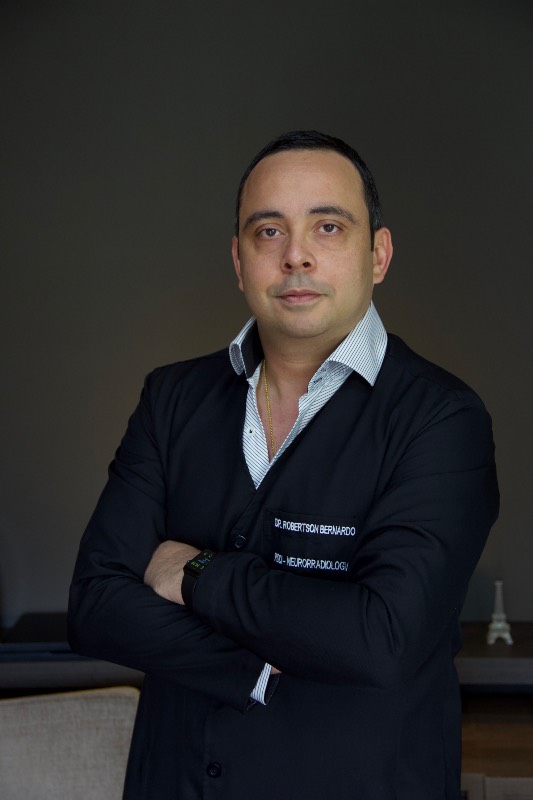 Dr. Robertson Corrêia Bernardo