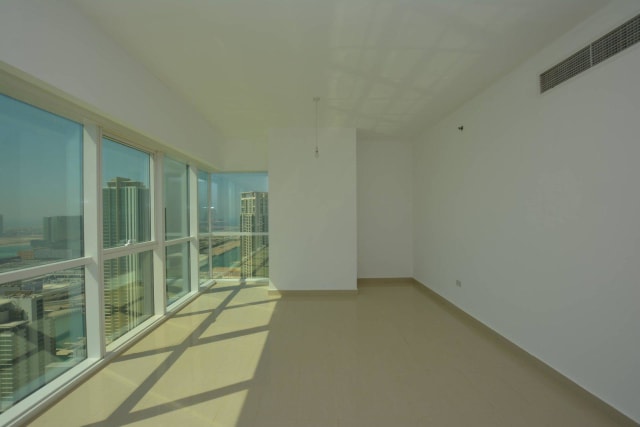 A spacious Bedsitter