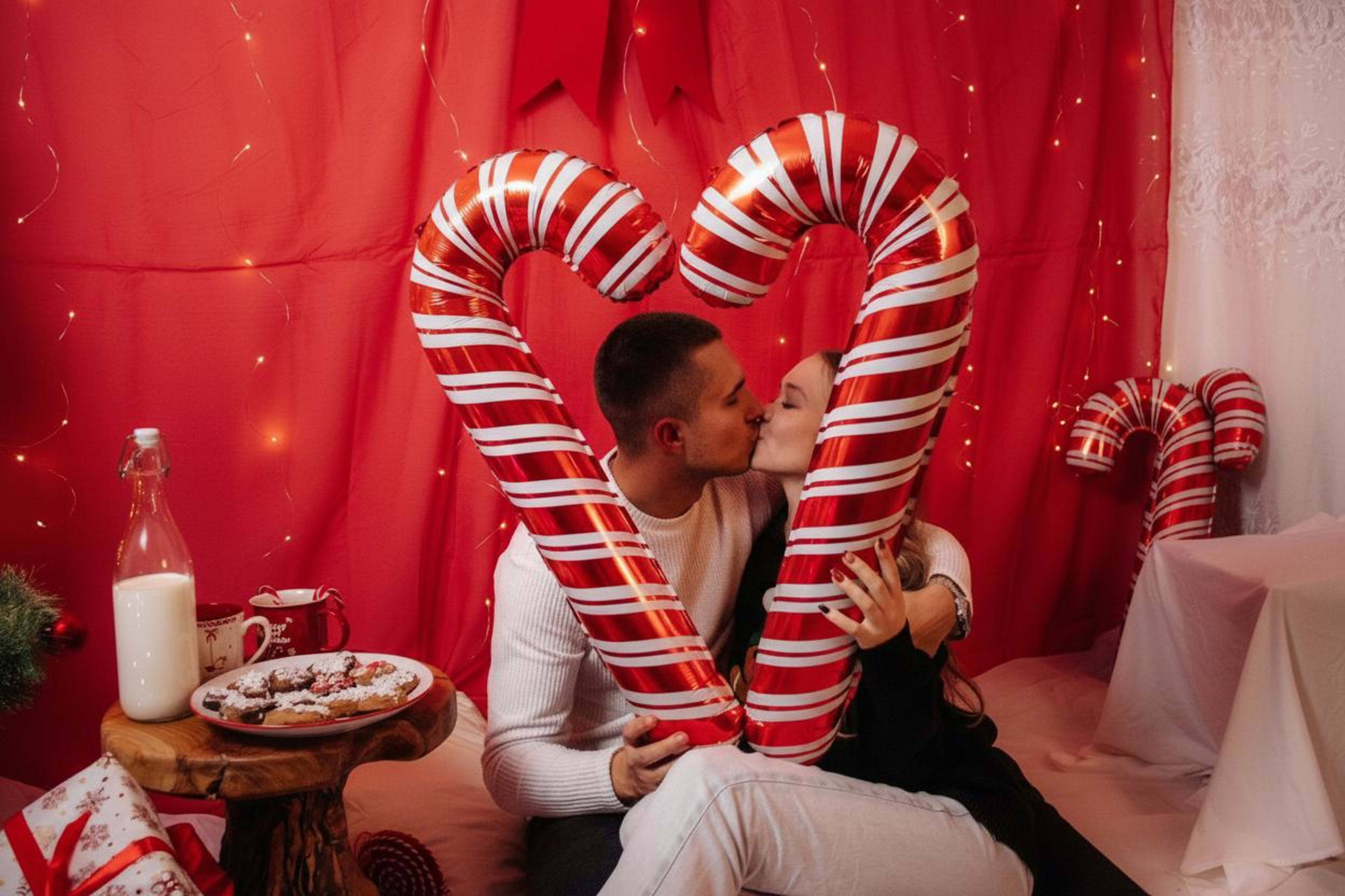 Sesja okolicznościowa w domowym studio. Serce i pocalunek.