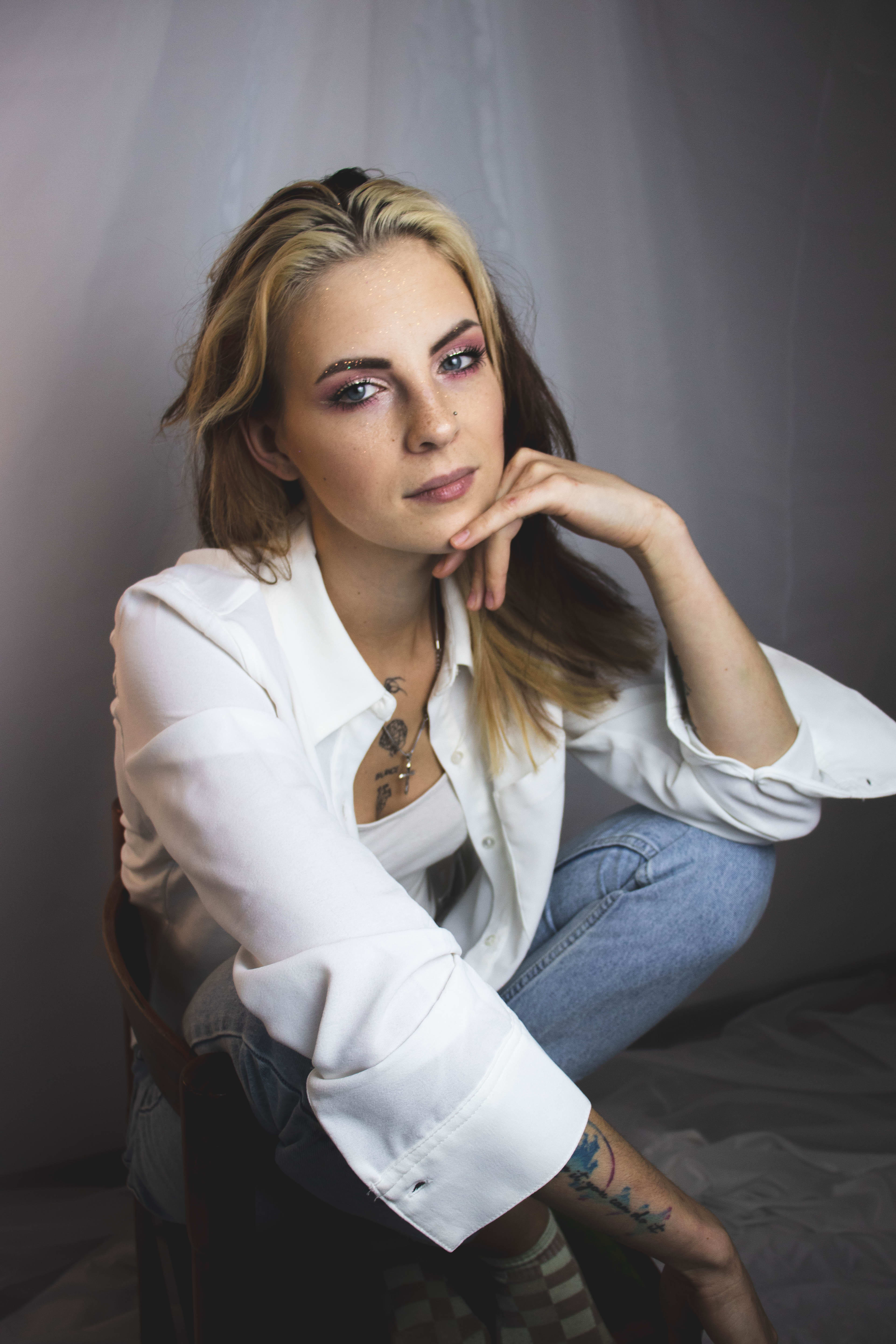 Sesja wizerunkowa w domowym studio w Wejherowie. Fotograf- Zaczarowany Kadr