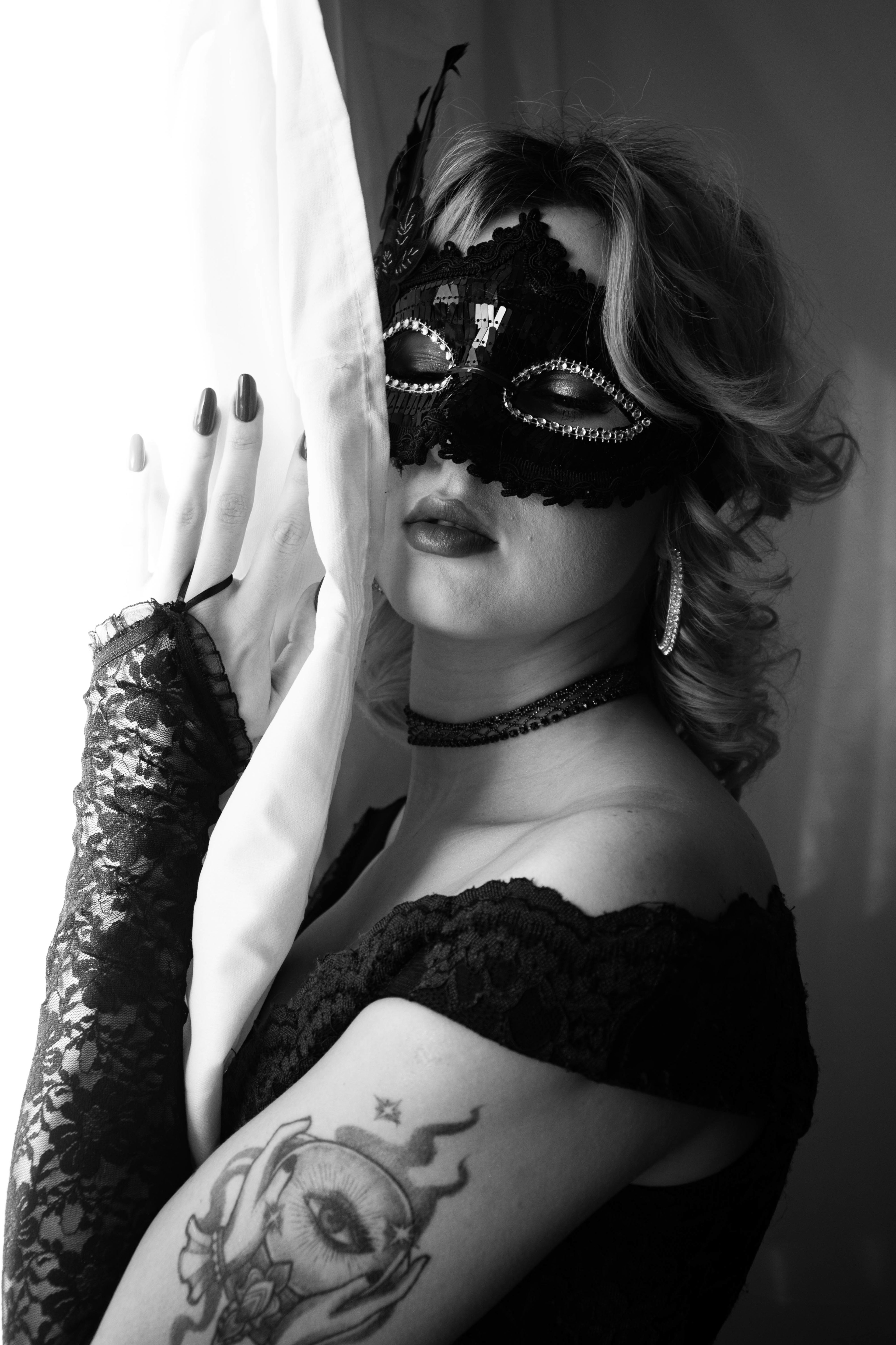 Kobieta na sesji w studio domowym sesje kobiece