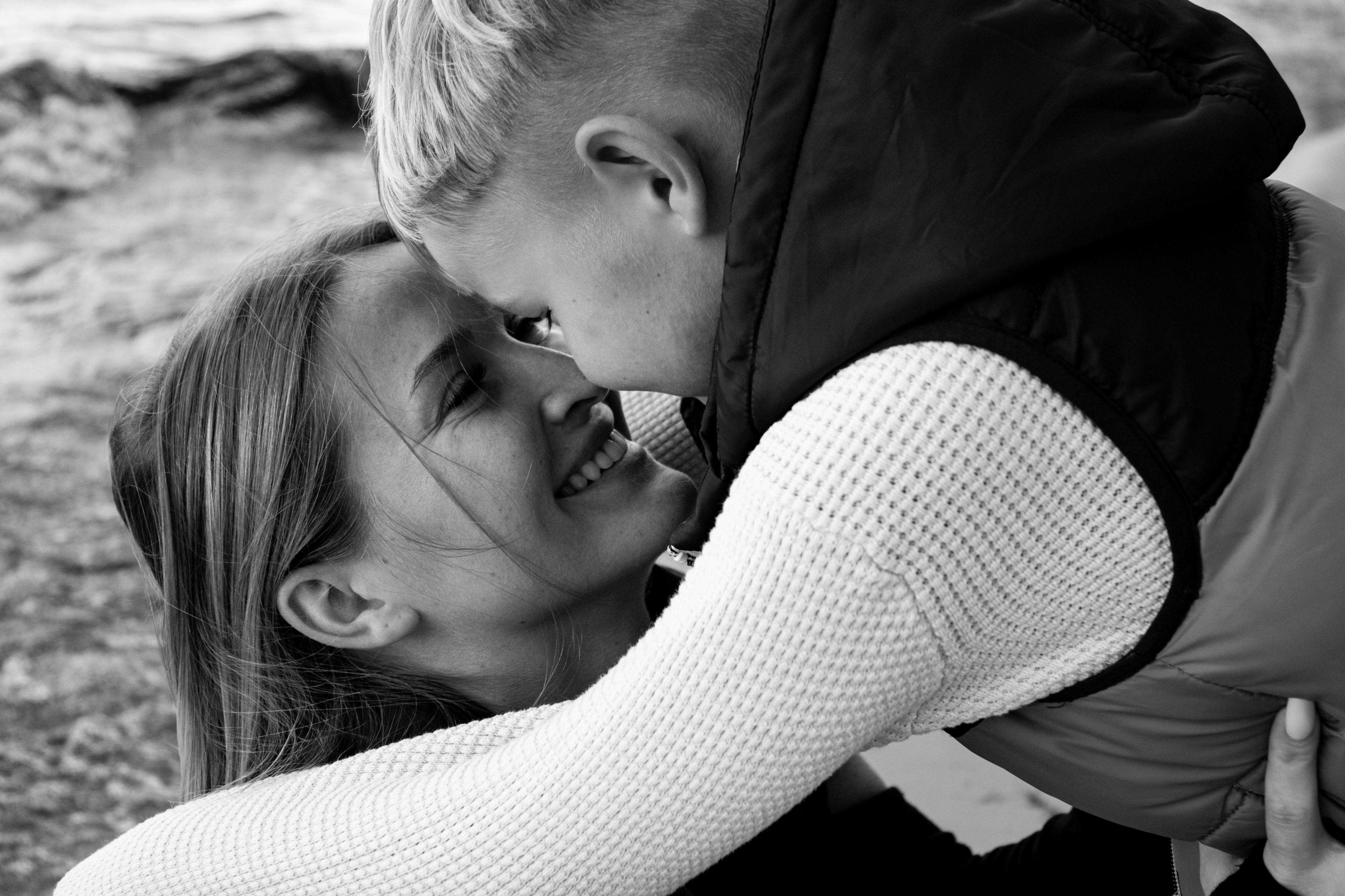 Sesja rodzinna w plenerze , matka z dzieckiem