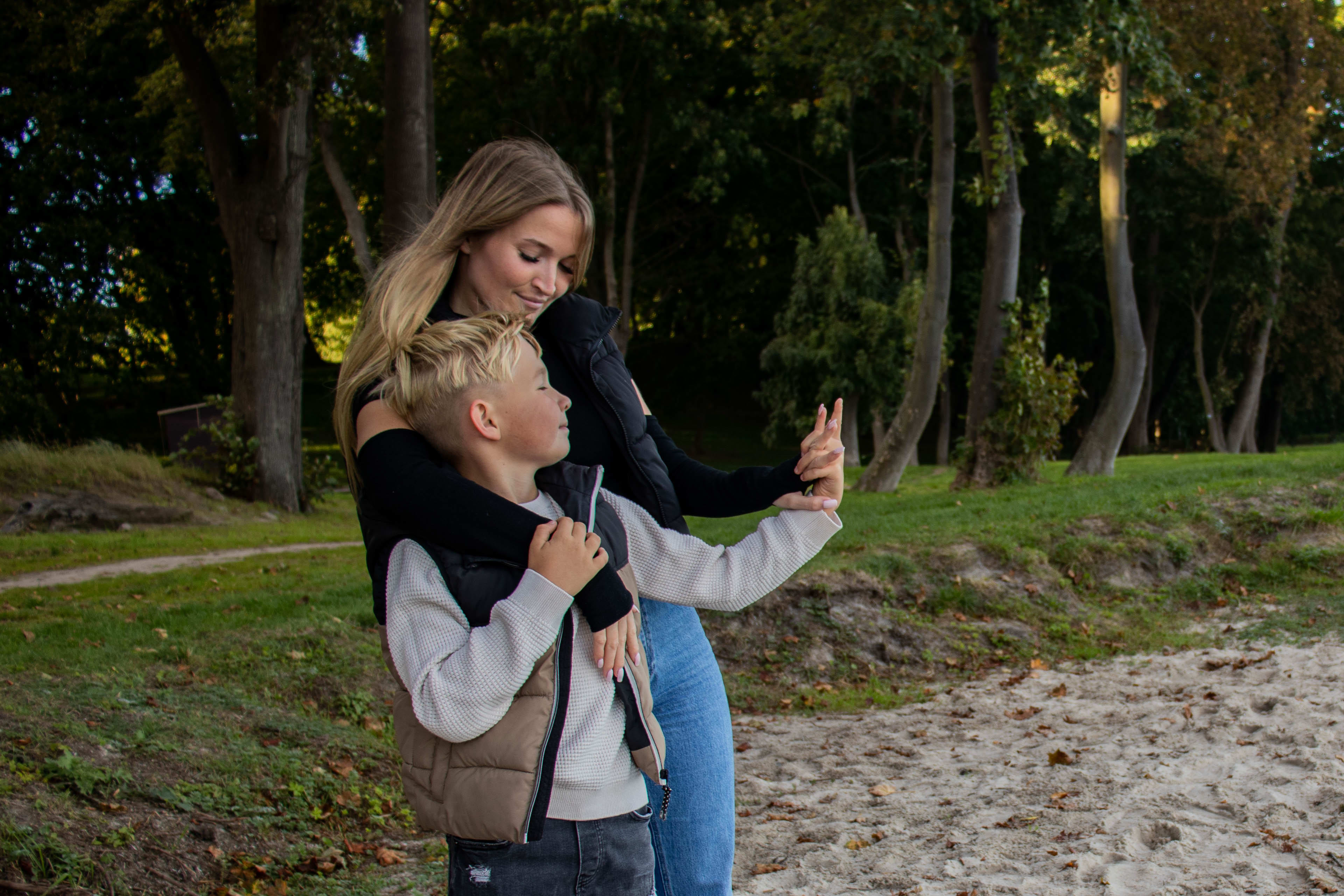 Spotkanie rodzinne w plenerze , sesja rodzinna.