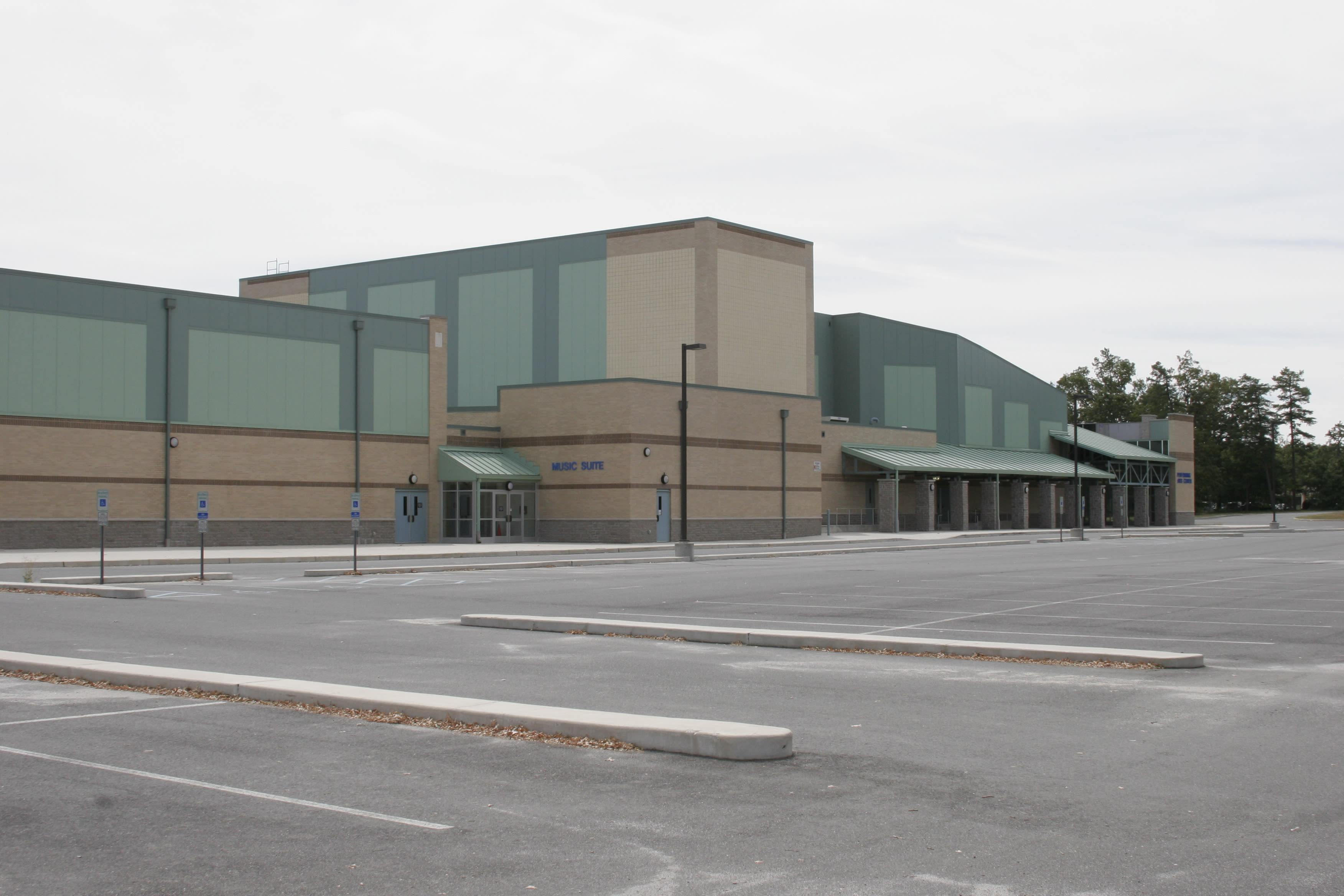Lakeside Middle School - Image 4