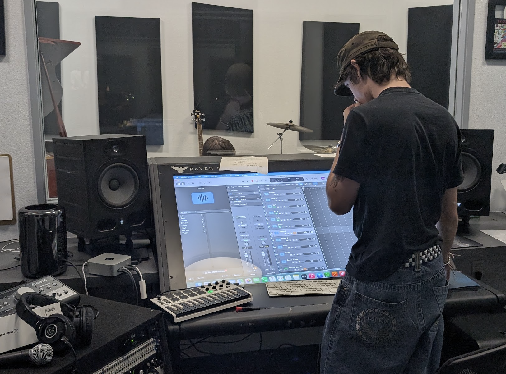 Headliner studio workstation for editing mixing and mastering