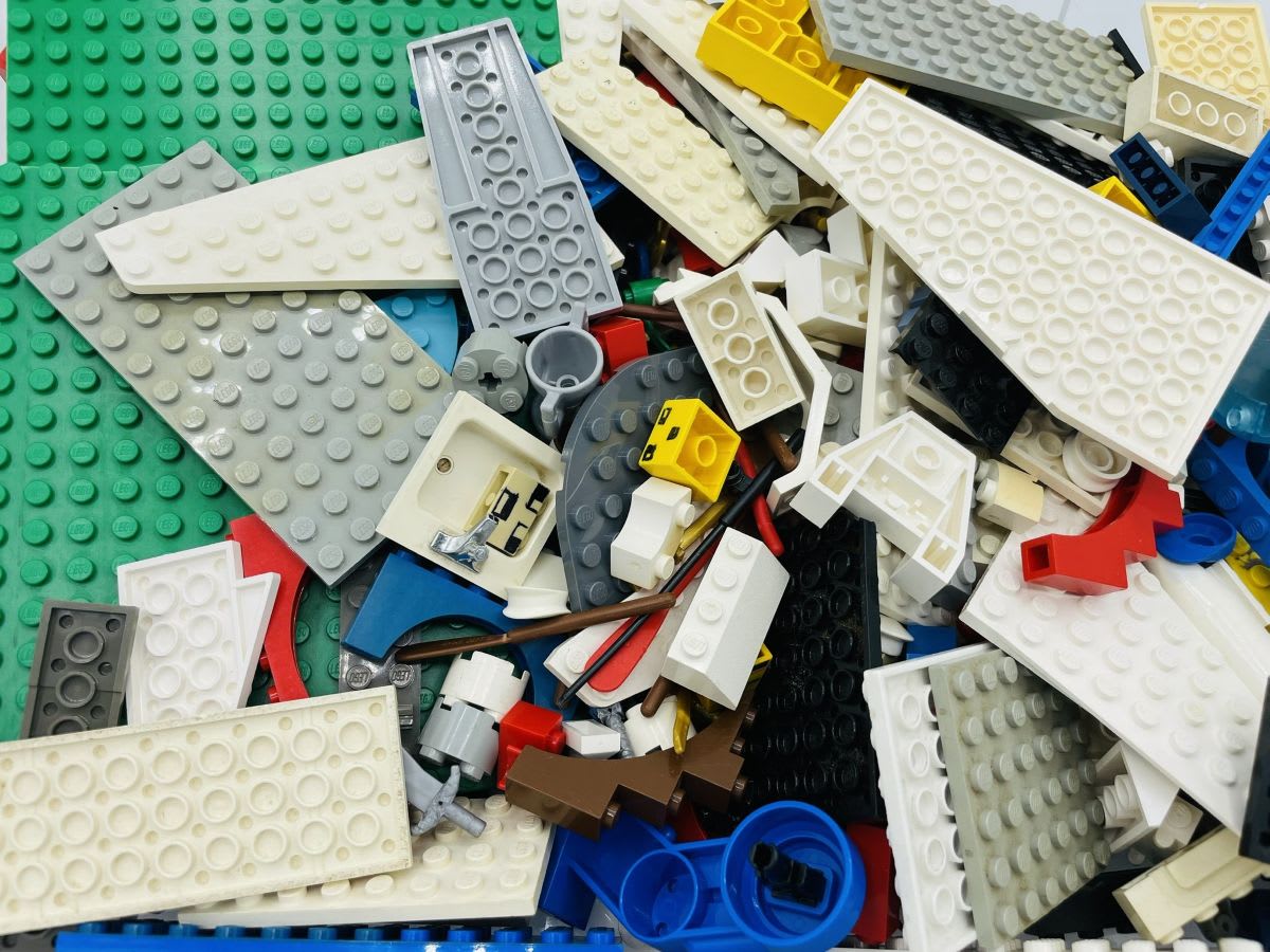 Kategorie 4: LEGO alte Steine und Platten, mit Rissen und bemalt