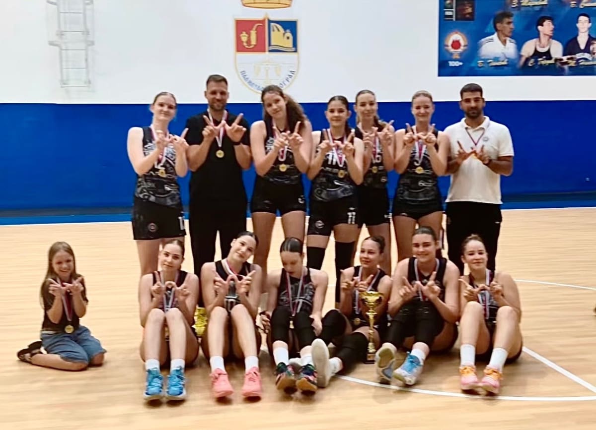 KADETKINJE KŽK PARTIZAN 1953 ŠAMPIONKE BEOGRADSKE LIGE!
