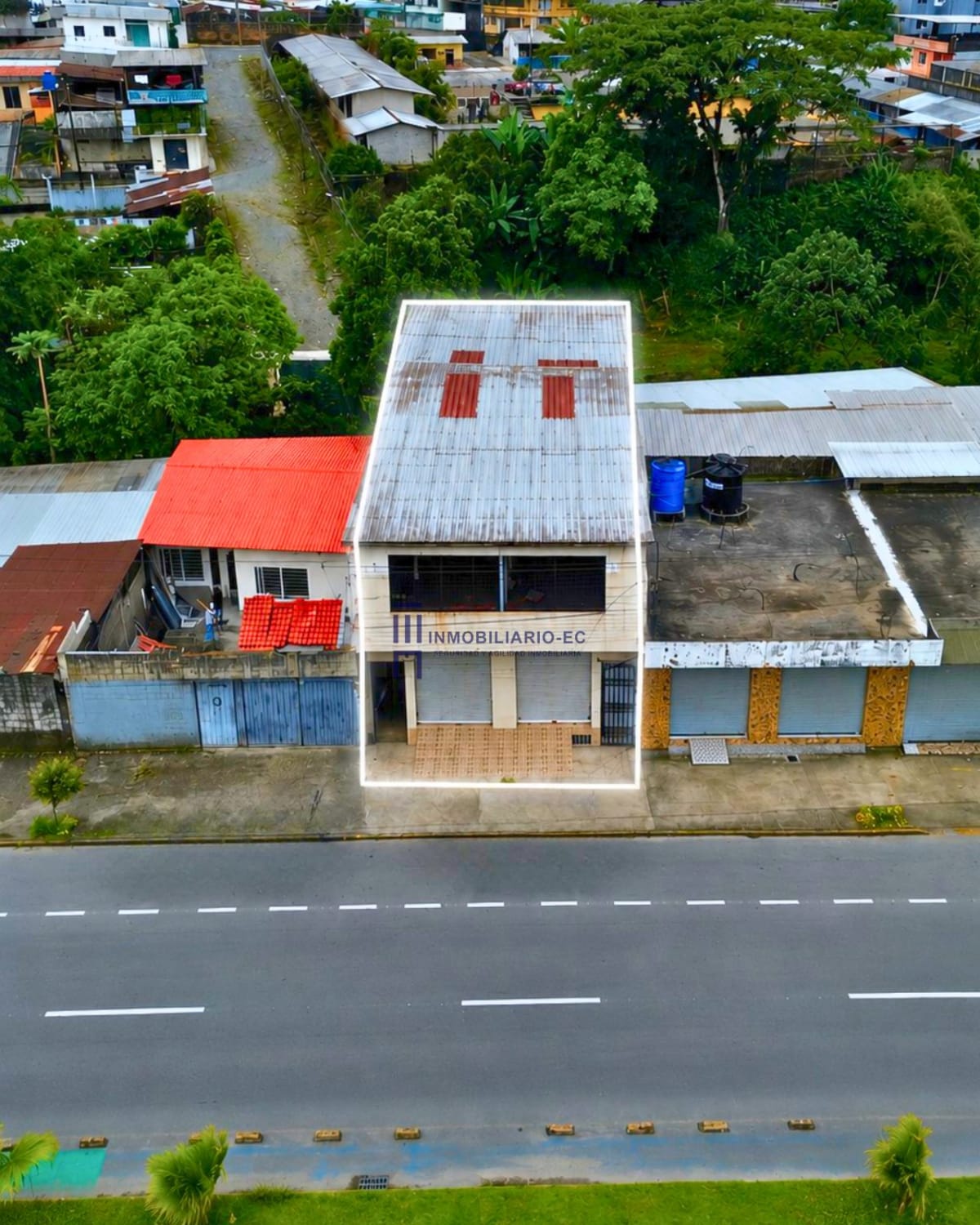 Casa Comercial en Av. Tsafiqui en Santo Domingo