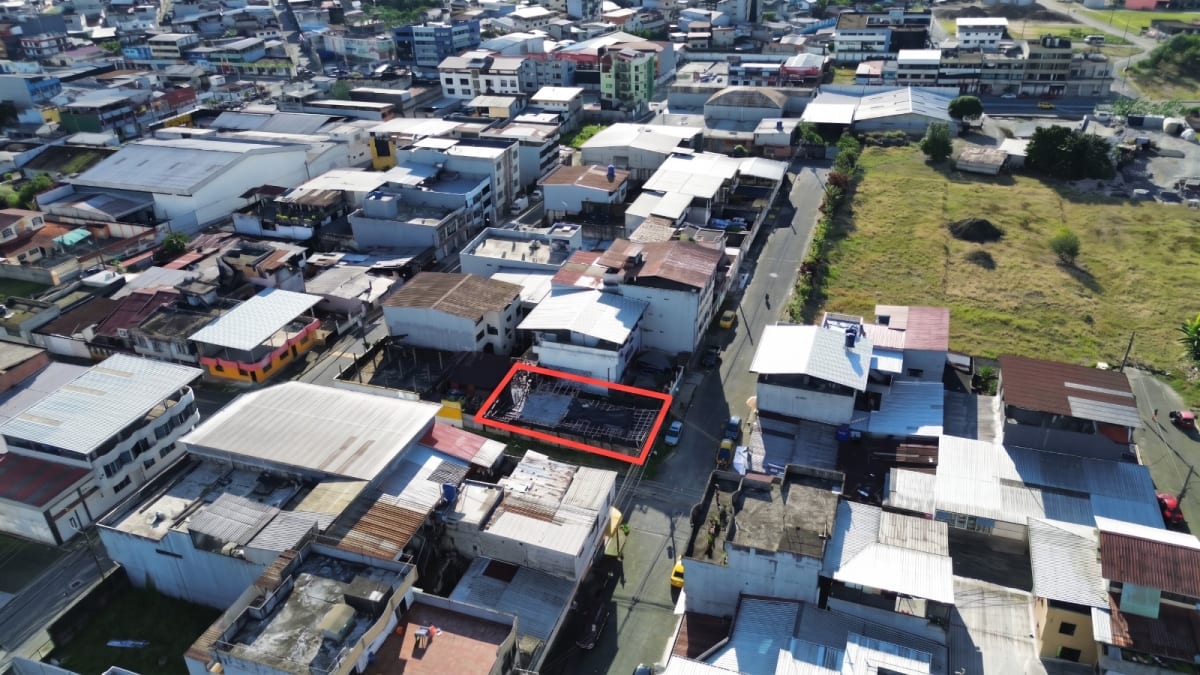 Lote Esquinero en Venta Tras Av Tsachila en Santo Domingo