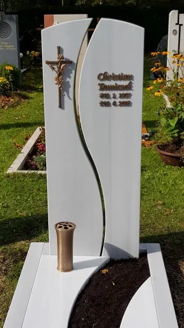 tomiczek gallery image