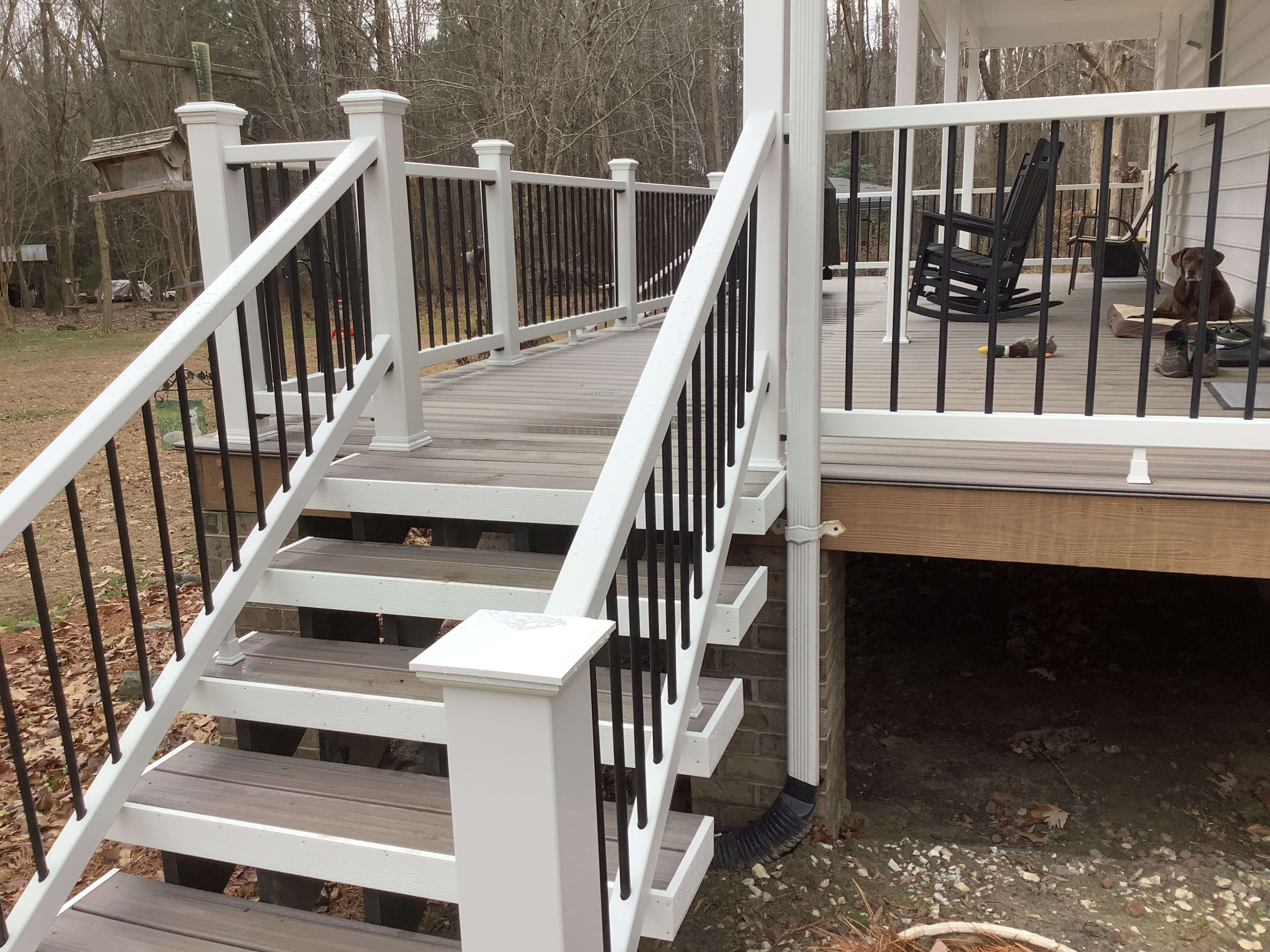 Trex Select Classic White Rails with Round Black Balusters