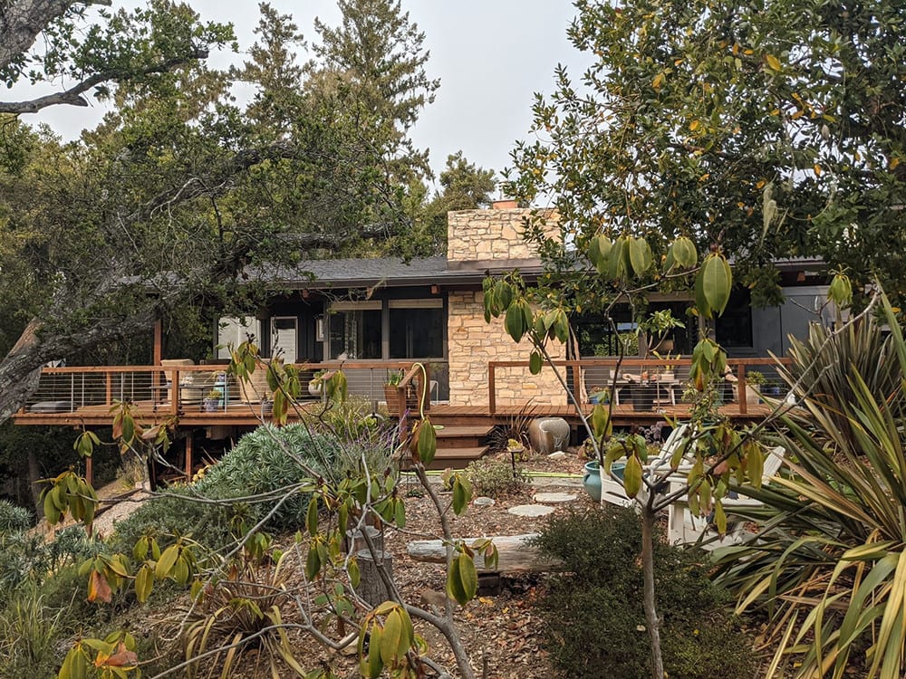 Craftsman home example with cable railings