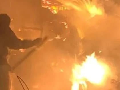 В Аше горит деревообрабатывающий цех