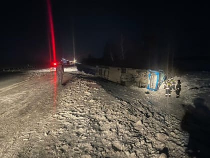 Водитель грузовика погиб в жуткой аварии на дороге между Челябинском и Екатеринбургом