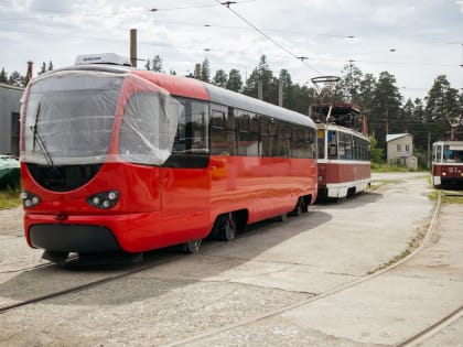 Двойная тяга. Трамвайный парк Златоуста снова пополнился обновлёнными вагонами