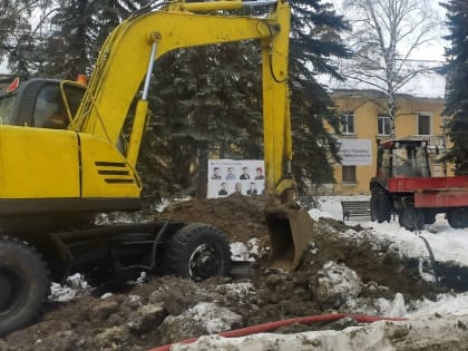 Работы по устранению утечки на проспекте Ленина продолжаются