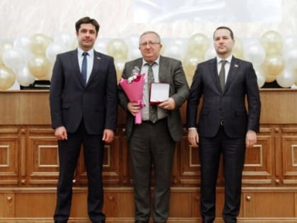ТРУД СЕЛЬЧАНИНА ОТМЕЧЕН ПРЕМИЕЙ ЗАКСОБРАНИЯ