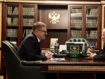 Алексей Текслер провел рабочую встречу с председателем областного совета ветеранов Анатолием Сурковым