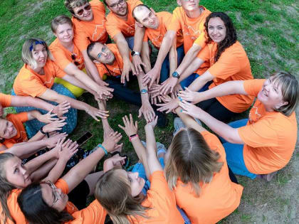 Наше место. В Челябинской области участники инклюзивной смены танцуют, поют и ставят мюзиклы