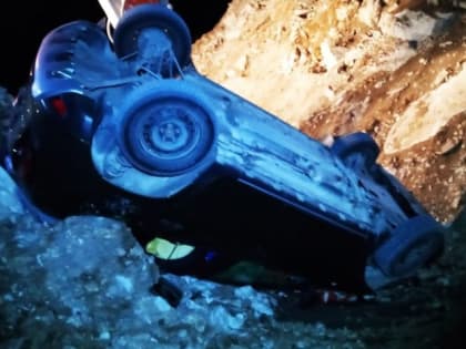 Автомобиль сорвался в карьер. В Челябинской области произошло смертельное ДТП