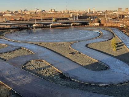 На улице Рождественского завершают строительство новой трассы в детско-юношеской спортивной школе по техническим видам спорта