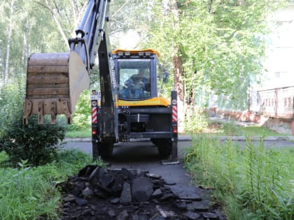 На проспекте Ленина продолжаются работы в рамках благоустройства внутридворовых проездов по программе «Наш дом – наш двор – наш город»