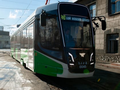 В Челябинск поставили 10 низкопольных трамваев с USB-розетками и бесплатным W-Fi