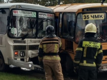 В Челябинске в результате столкновения двух ПАЗиков пострадали три пассажира