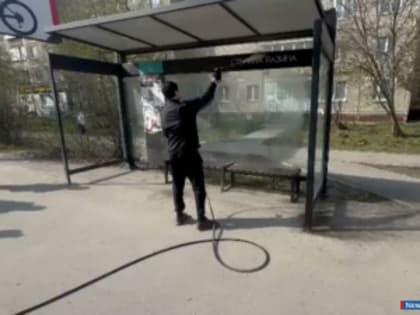 В Миассе начали уборку на остановочных комплексах