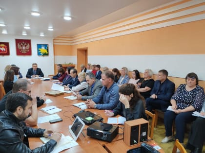 Сегодня Глава Нязепетровского муниципального района Сергей Кравцов провел очередное аппаратное совещание, на котором обсудили текущие вопросы работы администрации, а также планы на