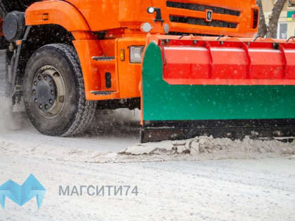 В Магнитогорске продолжается ремонт хоккейных коробок