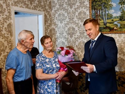 Пара из Новогорного отметила бриллиантовую свадьбу