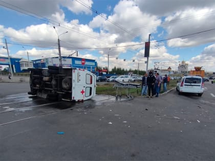 Подробности вчерашней аварии. Скорая, попавшая в ДТП с переворотом, везла пациента с передозировкой наркотиками