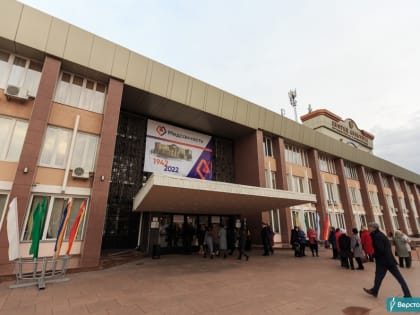 Поздравляли Рашников и Бердников. Медсанчасть отметила свое 80-летие