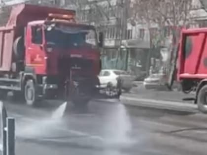 В Челябинске начали мыть дороги с шампунем